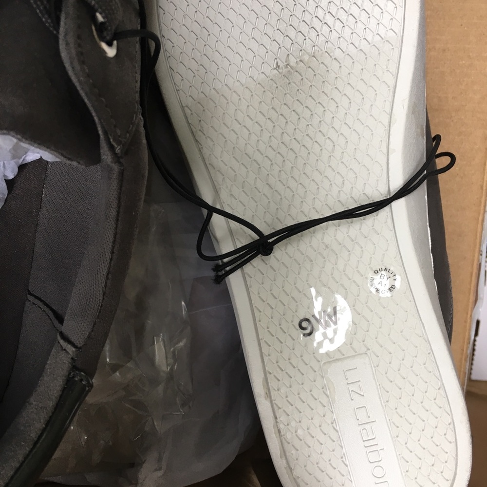 New, Liz Claiborne sneaker. Size 9 wide. - Picture 4 of 6